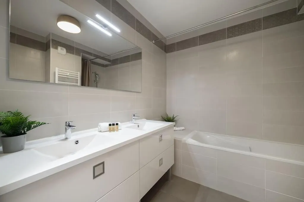 Villa Eden - Maison De Ville Au Coeur De Menton, Plage A 7 Minutes 0*, Menton France